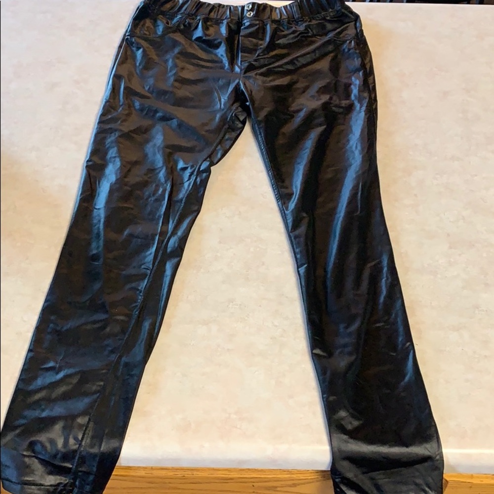 Fake leather leggings